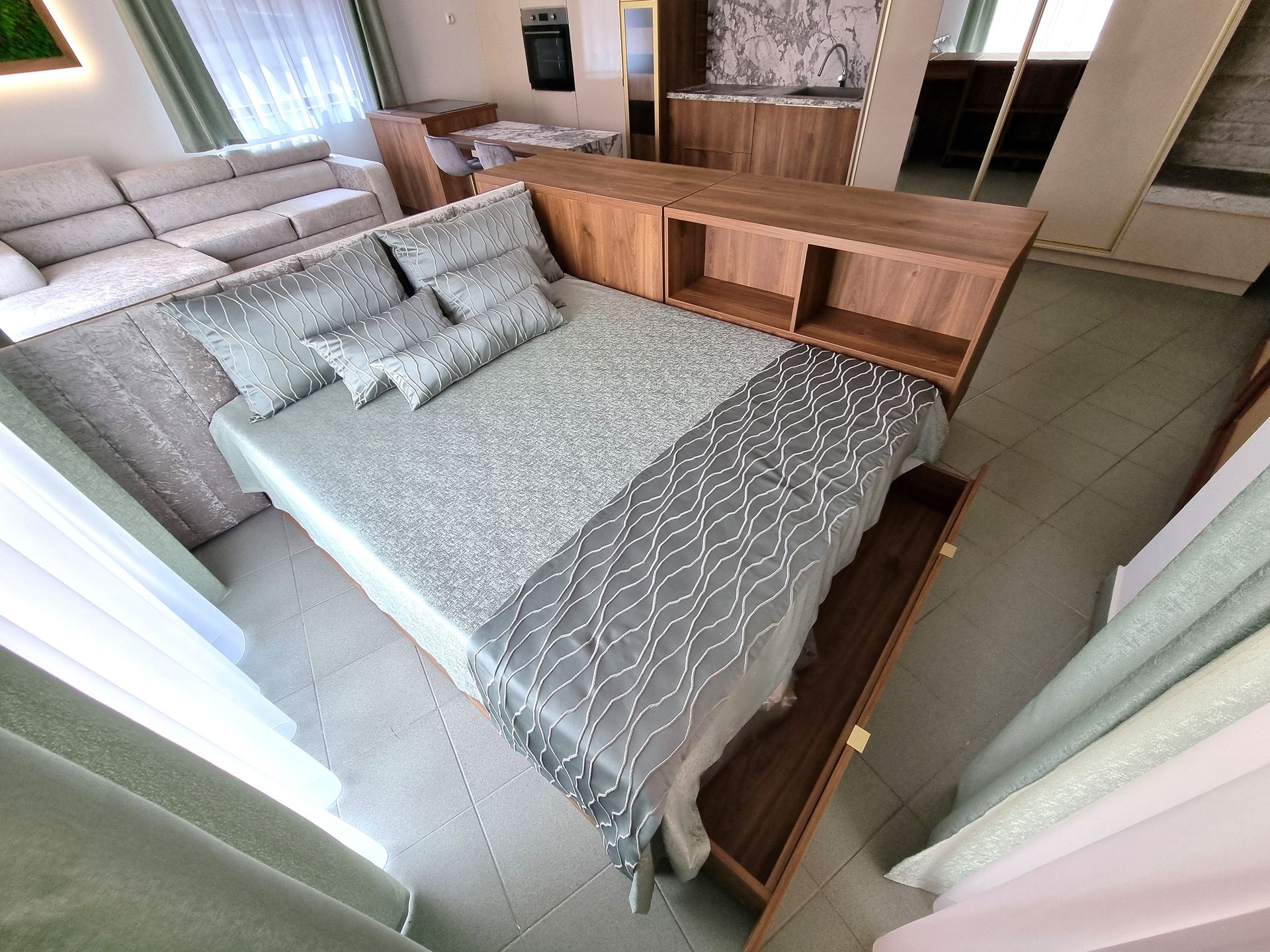 Hajdúböszörmény bútorbolt, bemutatóterem, egyedi ágy készítés