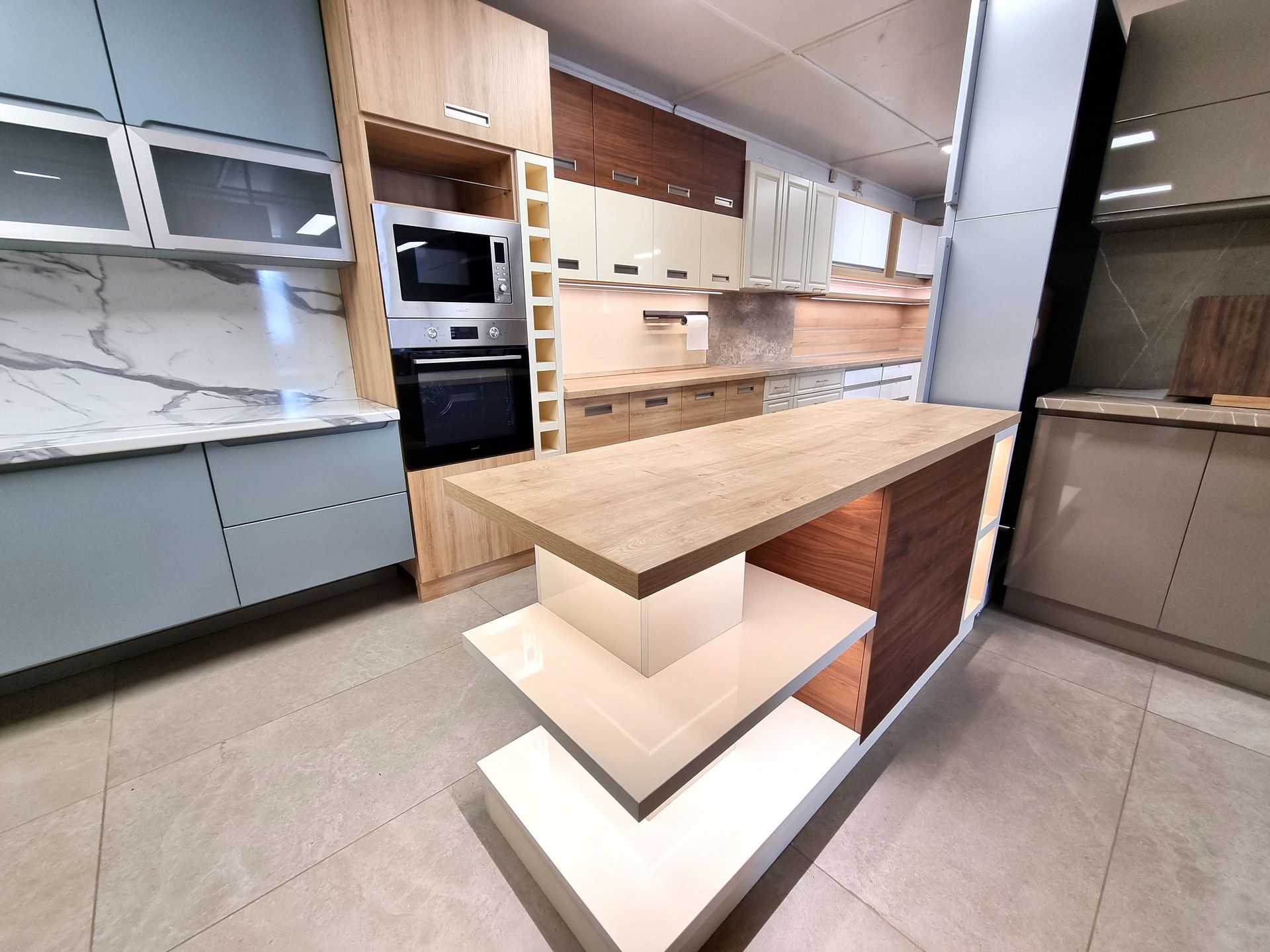 Konyhai kialakítások bútor bemutatóterem kínálatában