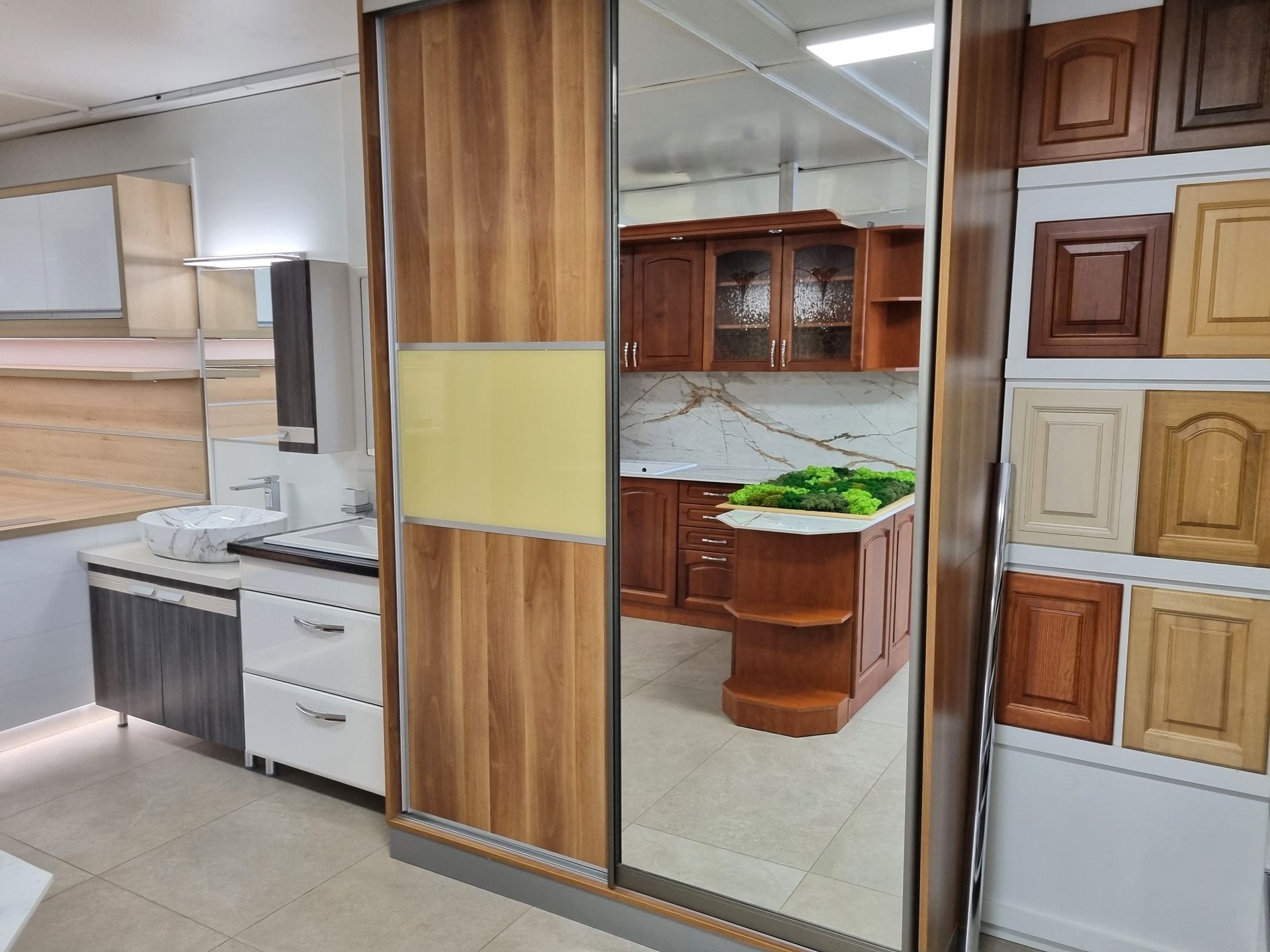 Tolóajtós gardróbszekrény, tükrös