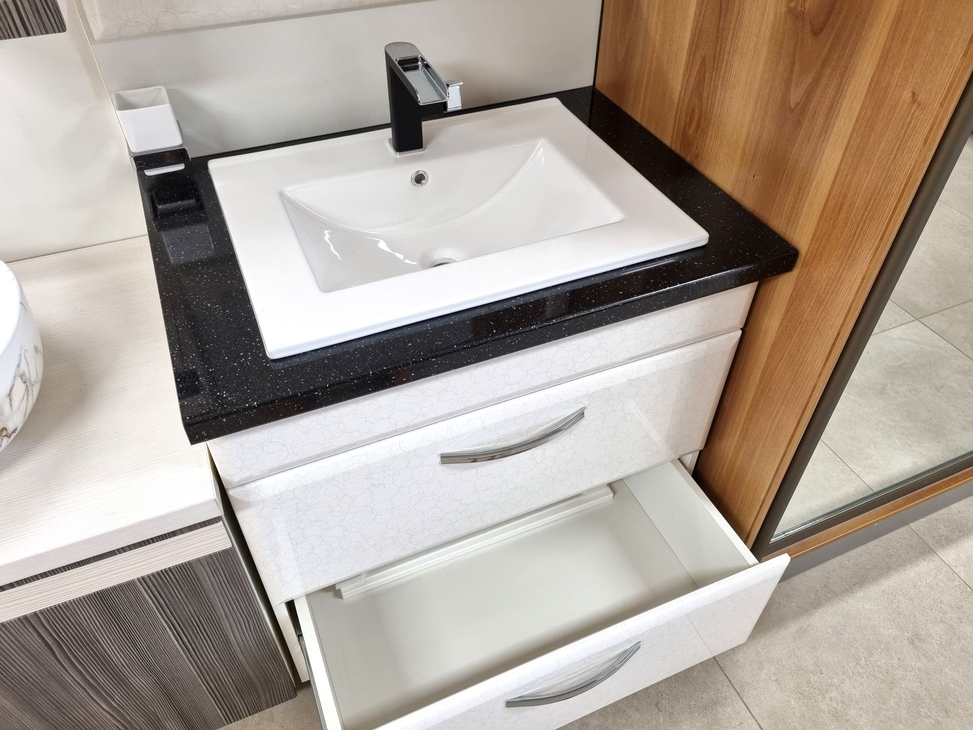 Egyedi fürdőszobaszekrény