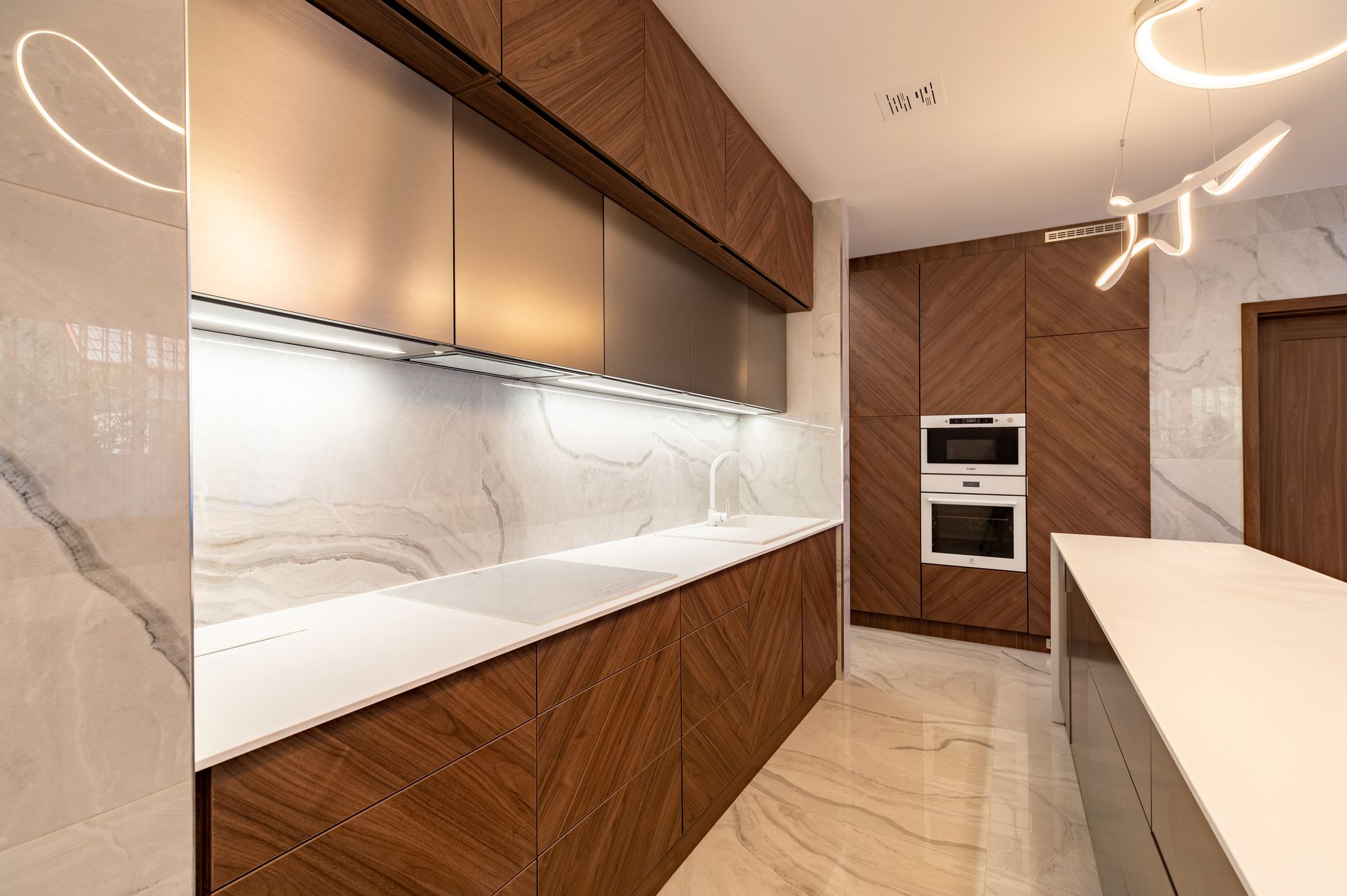 egyedi bútor készítés Debrecen szakképzet bútorasztalos Debrecen