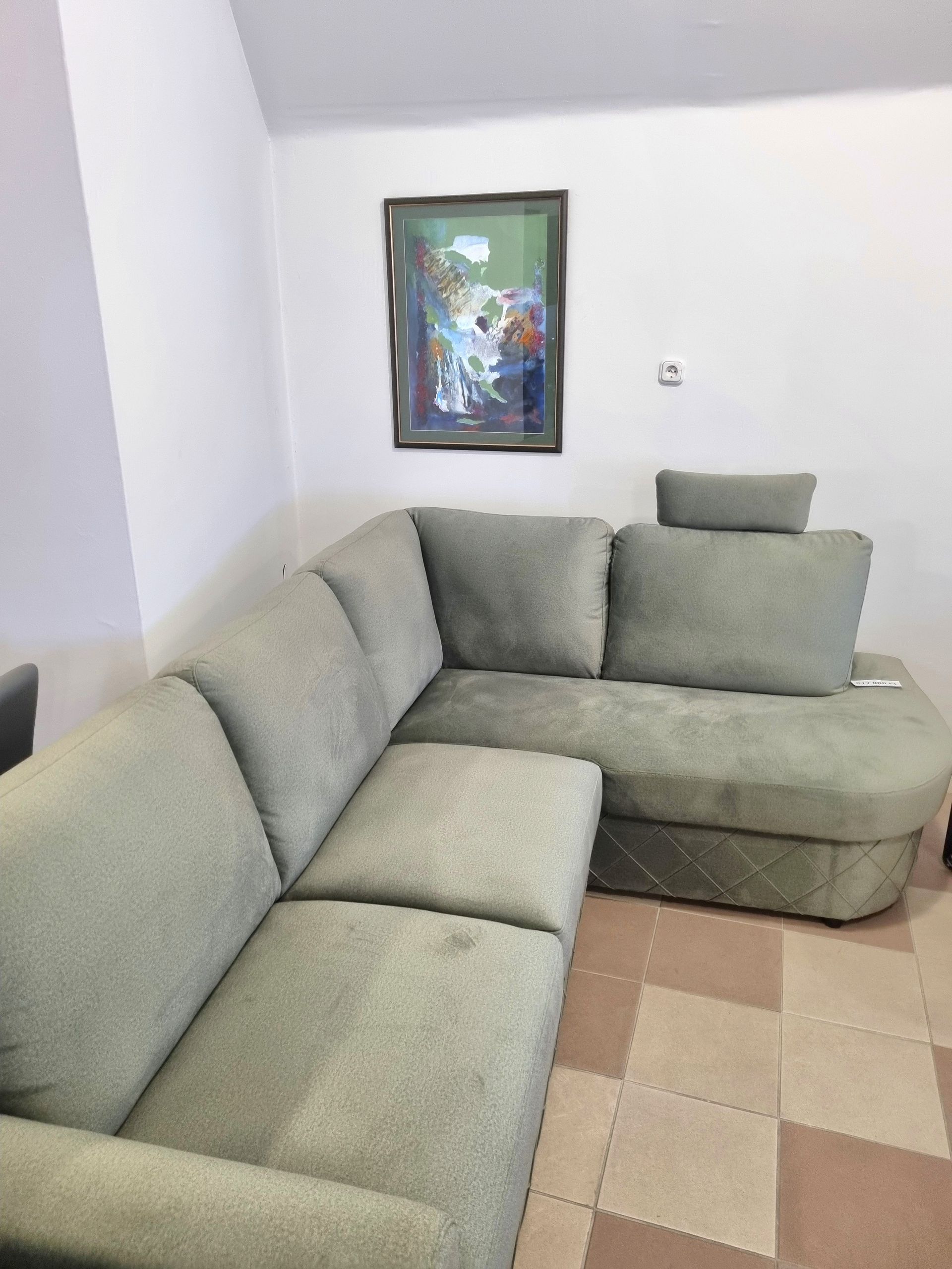 Hajdúböszörményi bemutatóterem elemekből összeállított ülőgarnitúra többféle színben