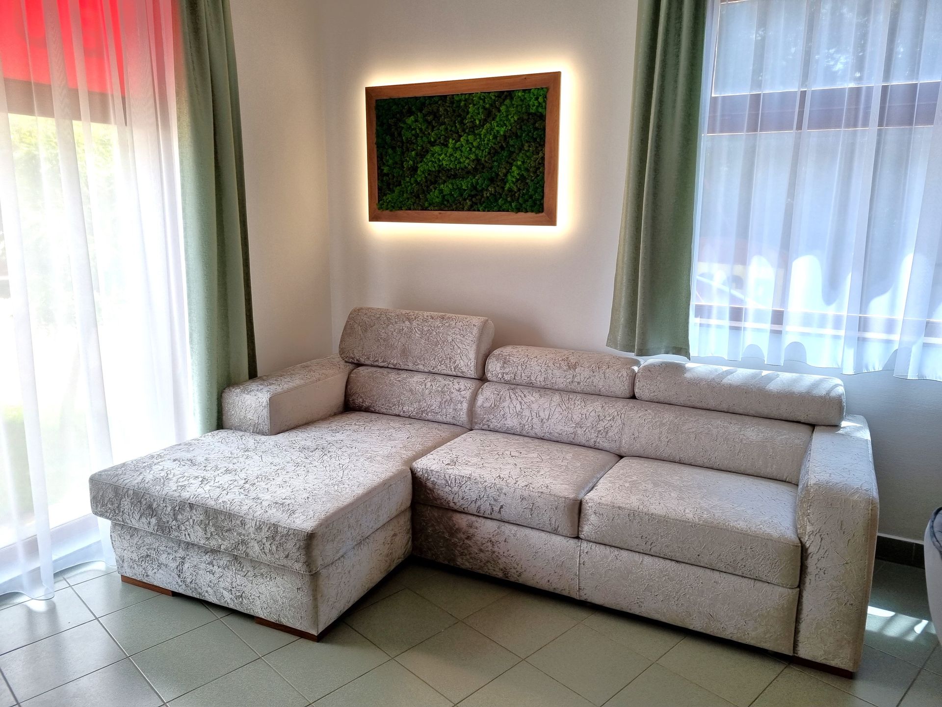 Hajdúböszörményi bemutatóterem elemes ülőgarnitúra