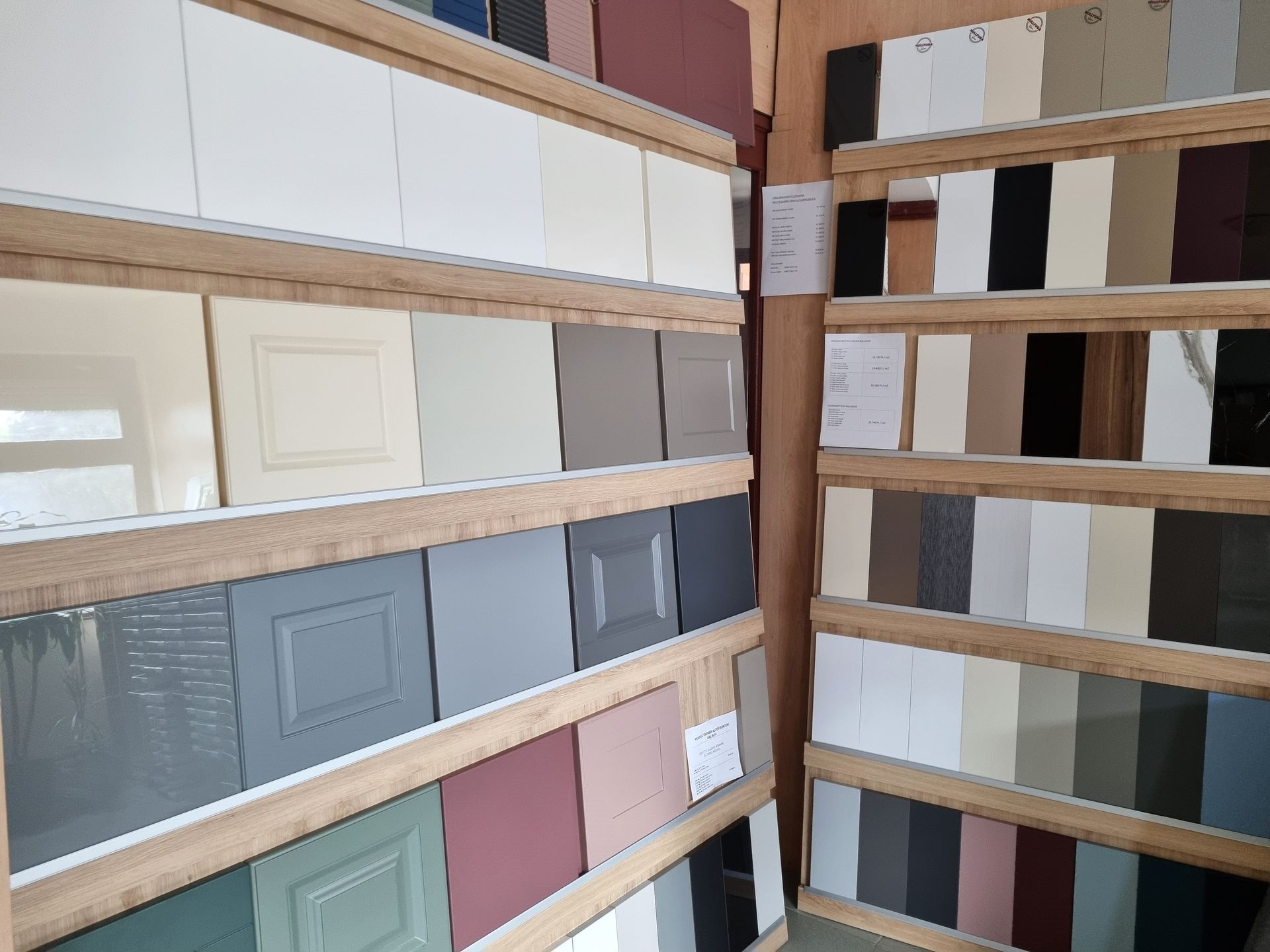 Lapszabászat Debrecen: bútorfront minták